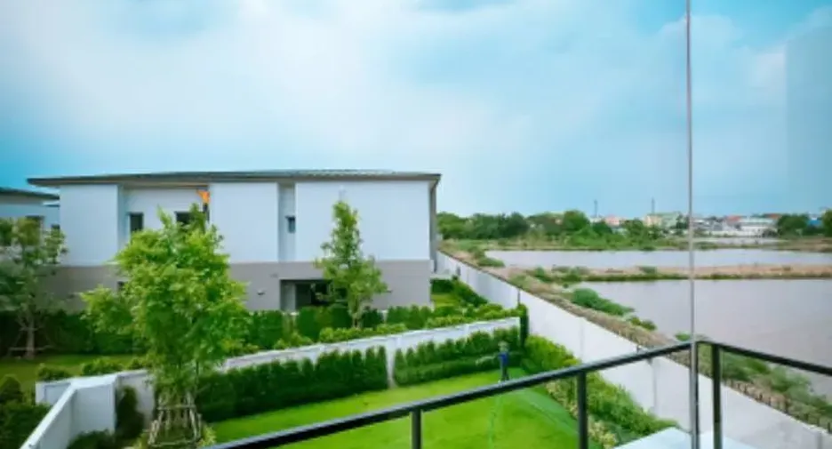 For sale 5 bedrooms house in Bang Phli, Samut Prakan