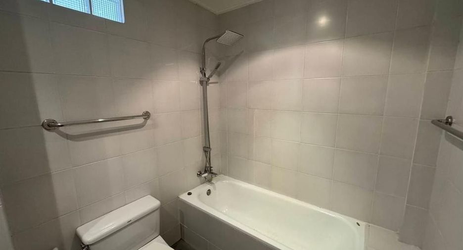 For rent 2 bedrooms apartment in Yan Nawa, Bangkok