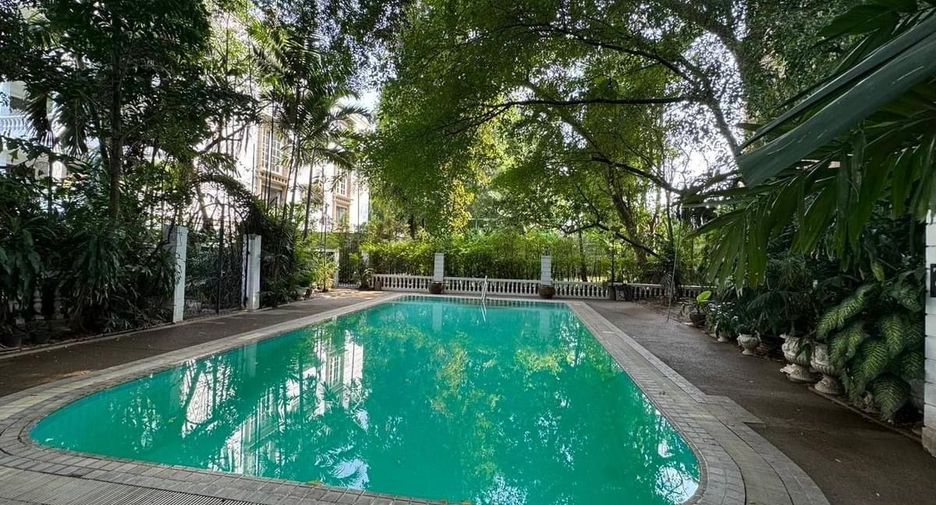 For rent 2 bedrooms apartment in Yan Nawa, Bangkok