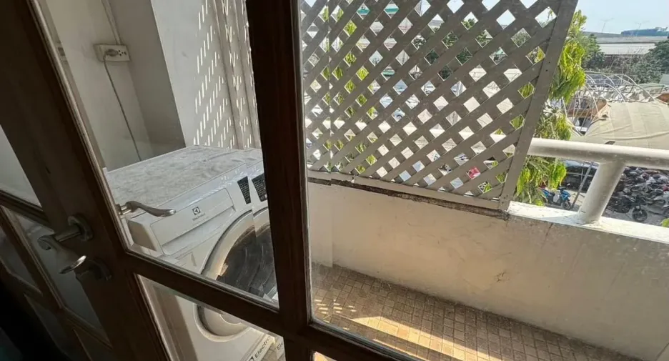 For rent 2 bedrooms apartment in Yan Nawa, Bangkok
