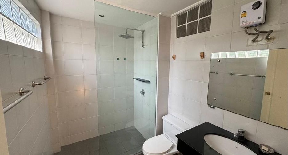 For rent 2 bedrooms apartment in Yan Nawa, Bangkok