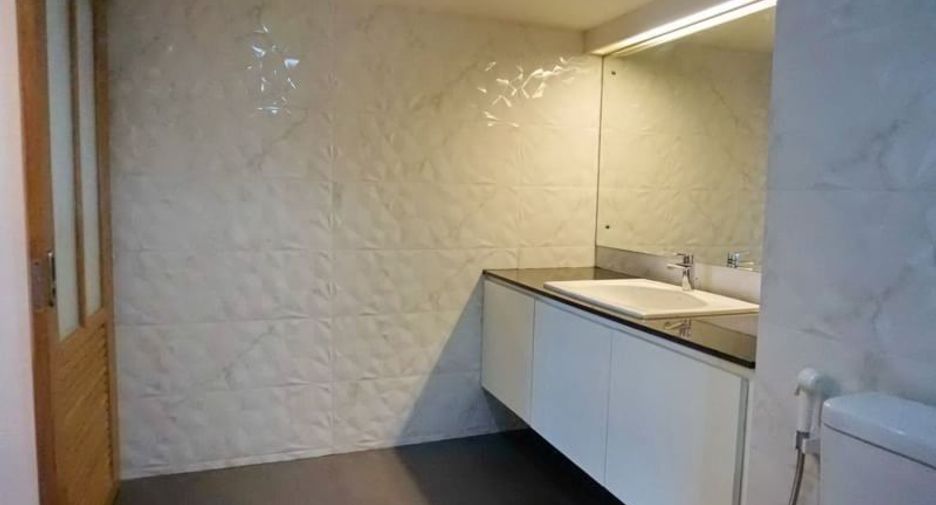 For rent 3 bedrooms condo in Watthana, Bangkok
