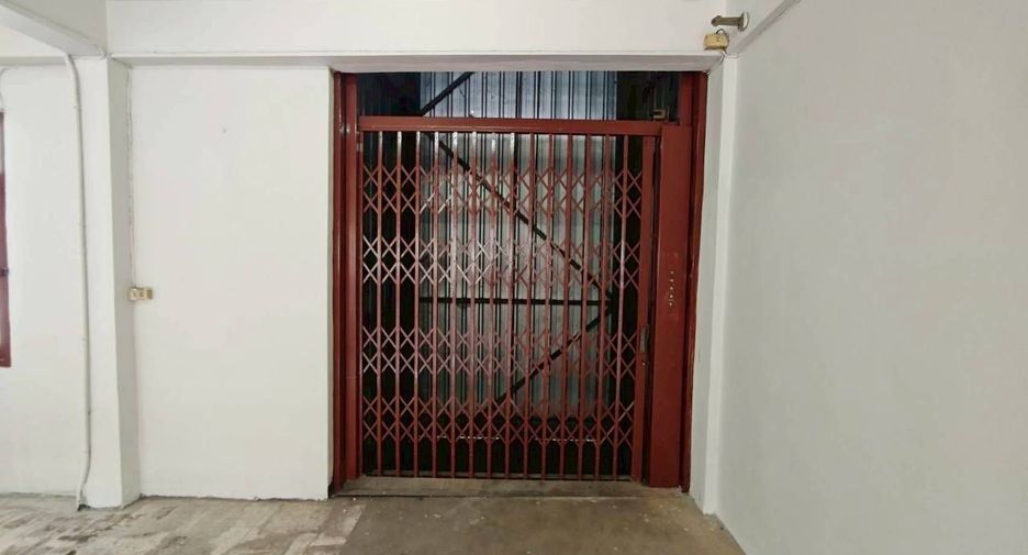 For sale retail Space in Chom Thong, Bangkok