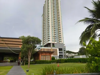 Condo en venta de 2 habitaciones en Si Racha, Chonburi