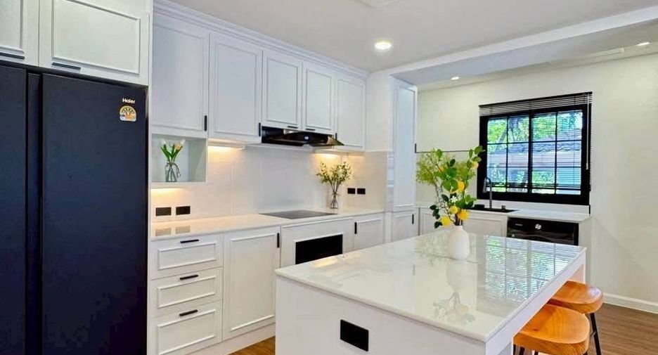 For sale 4 bedrooms house in Bang Lamung, Chonburi