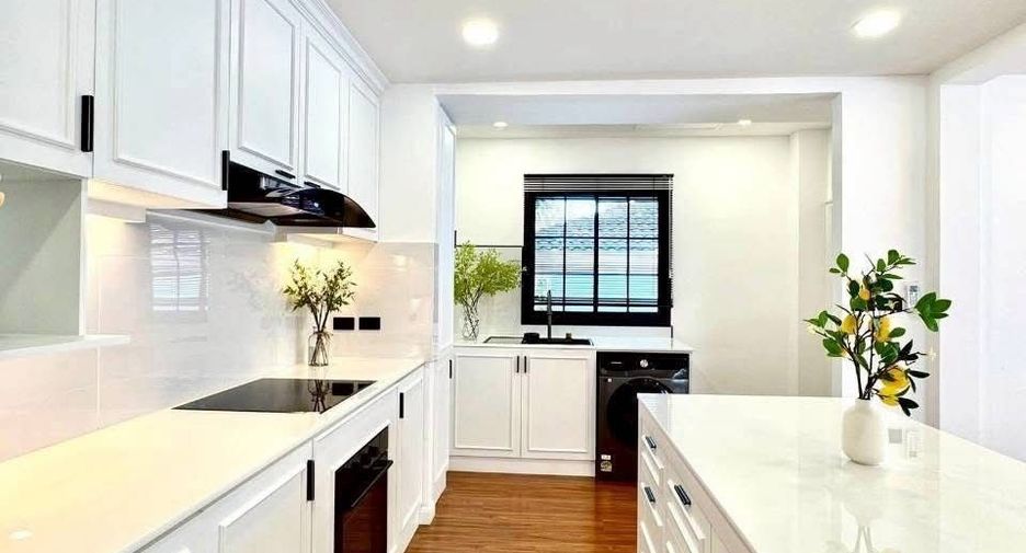 For sale 4 bedrooms house in Bang Lamung, Chonburi