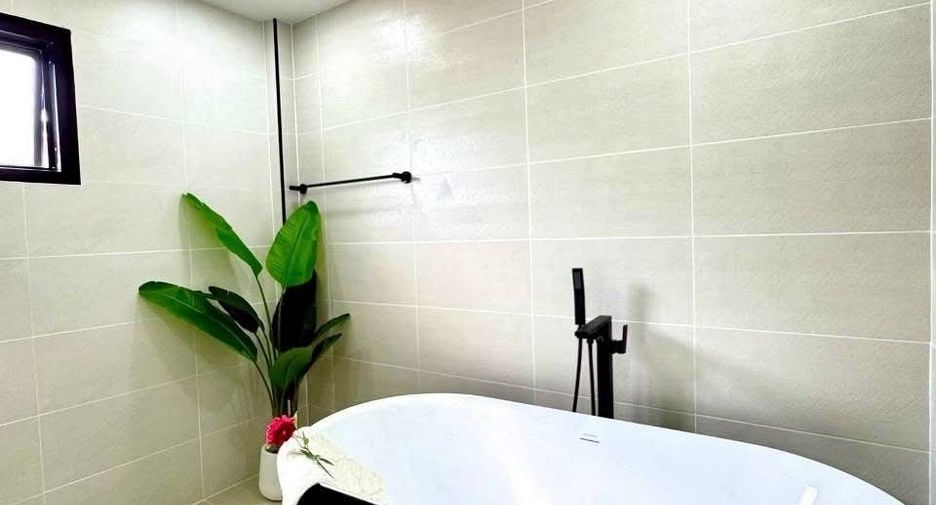 For sale 4 bedrooms house in Bang Lamung, Chonburi