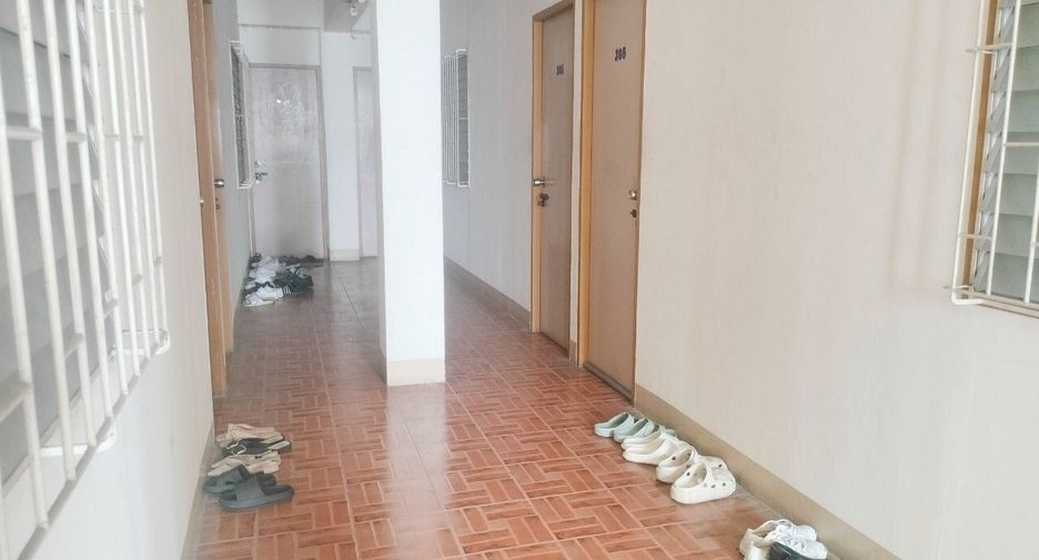 For sale 24 bedrooms retail Space in Mueang Samut Prakan, Samut Prakan