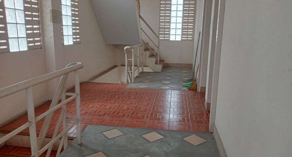 For sale 24 bedrooms retail Space in Mueang Samut Prakan, Samut Prakan