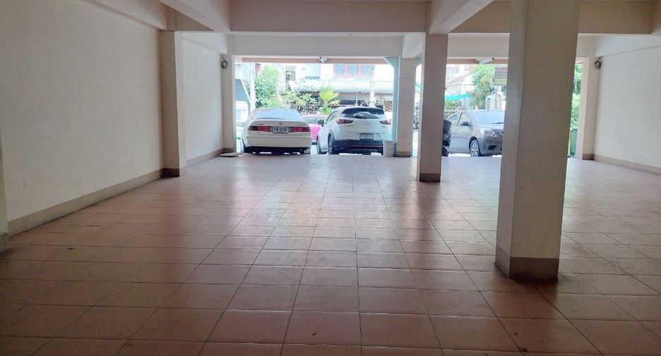 For sale 24 bedrooms retail Space in Mueang Samut Prakan, Samut Prakan