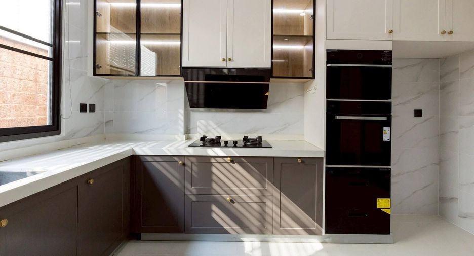 For sale 5 bedrooms house in Prawet, Bangkok