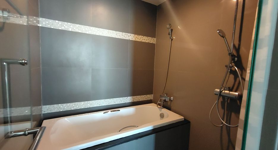 For sale 1 bed condo in Khlong Toei, Bangkok