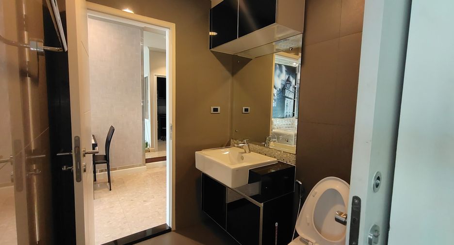 For sale 1 bed condo in Khlong Toei, Bangkok