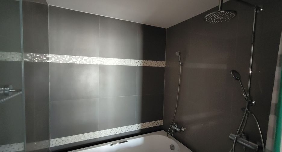 For sale 1 bed condo in Khlong Toei, Bangkok
