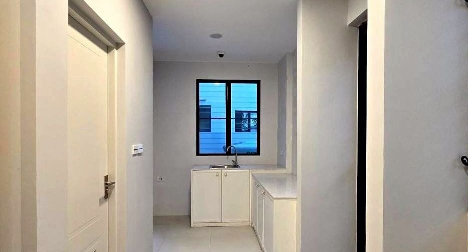 For rent 4 bedrooms house in Saphan Sung, Bangkok