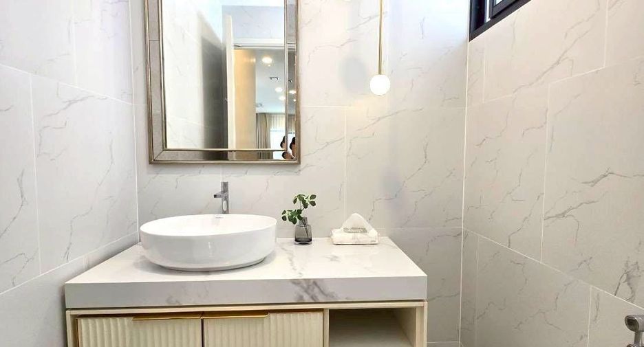 For rent 4 bedrooms house in Saphan Sung, Bangkok
