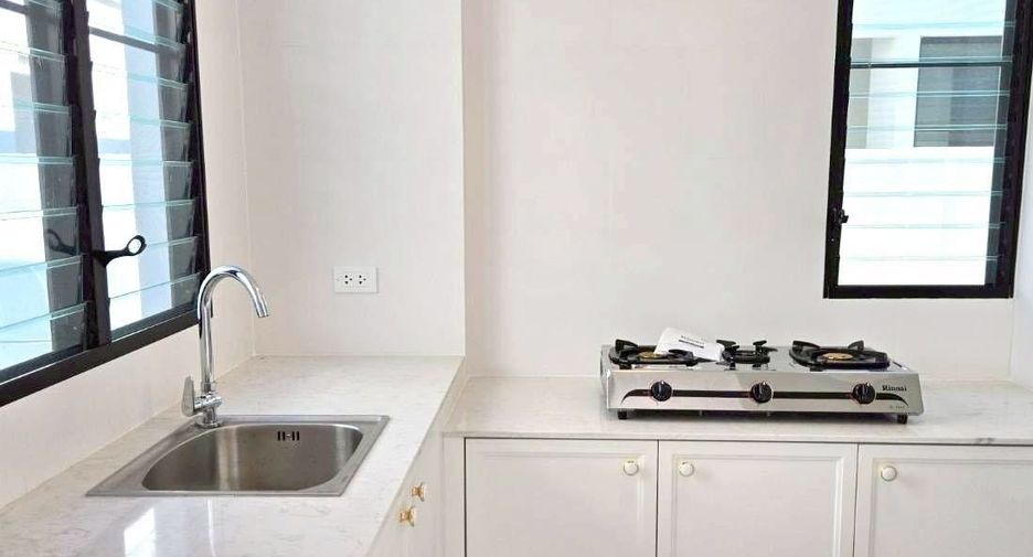 For rent 4 bedrooms house in Saphan Sung, Bangkok