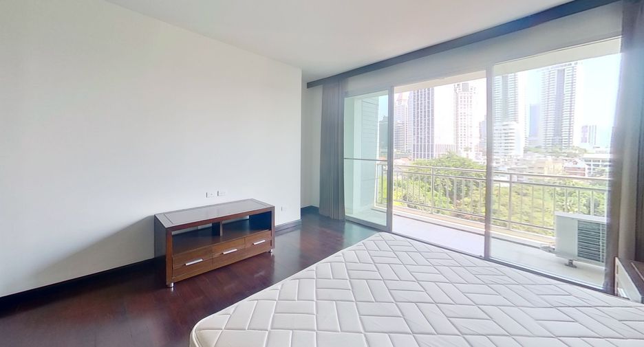For rent 4 bedrooms condo in Sathon, Bangkok