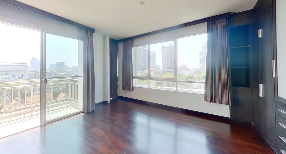 For rent 4 bedrooms condo in Sathon, Bangkok