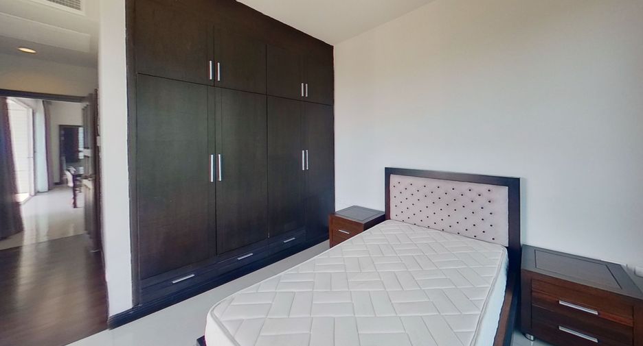 For rent 4 bedrooms condo in Sathon, Bangkok