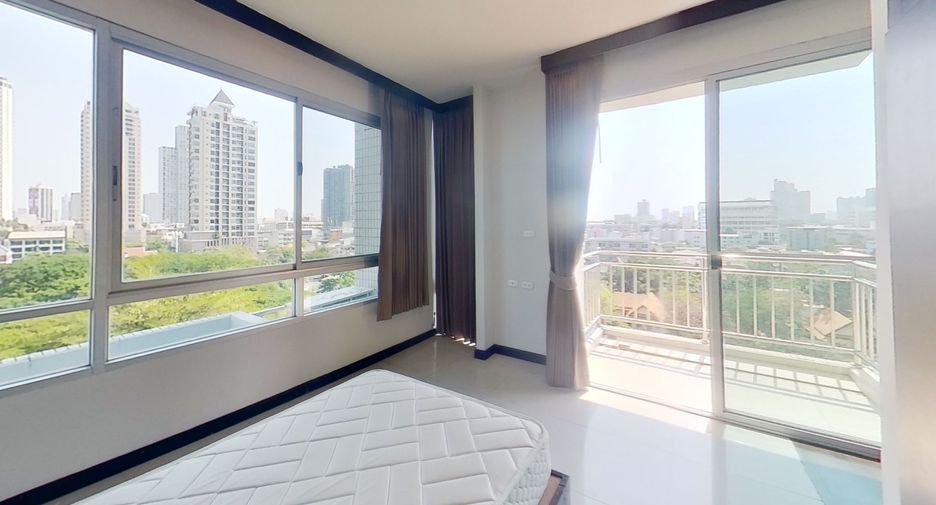 For rent 4 bedrooms condo in Sathon, Bangkok