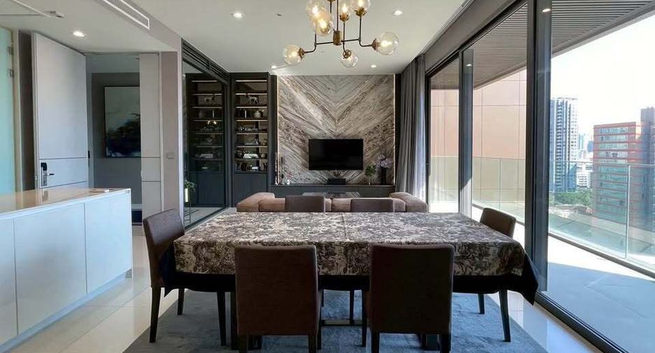 For rent 2 bedrooms condo in Khlong Toei, Bangkok