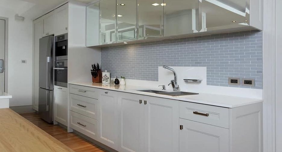 For sale 2 bedrooms condo in Phaya Thai, Bangkok