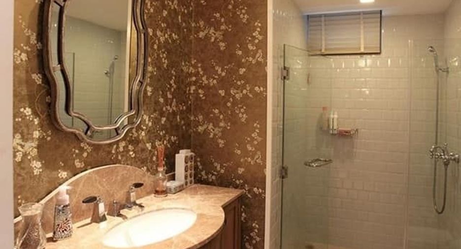 For sale 2 bedrooms condo in Phaya Thai, Bangkok