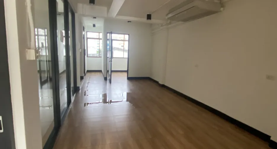 For rent 6 bedrooms retail Space in Phra Khanong, Bangkok