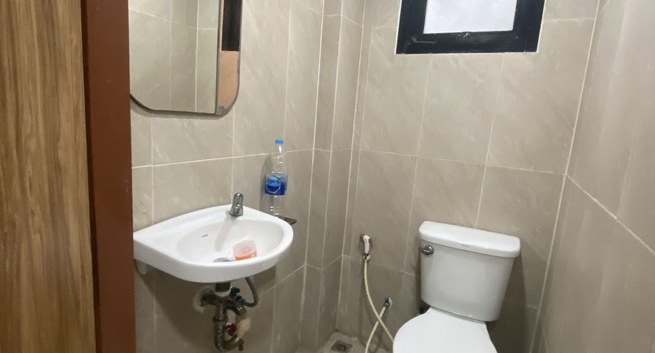 For rent 6 bedrooms retail Space in Phra Khanong, Bangkok