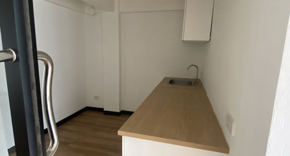 For rent 6 bedrooms retail Space in Phra Khanong, Bangkok