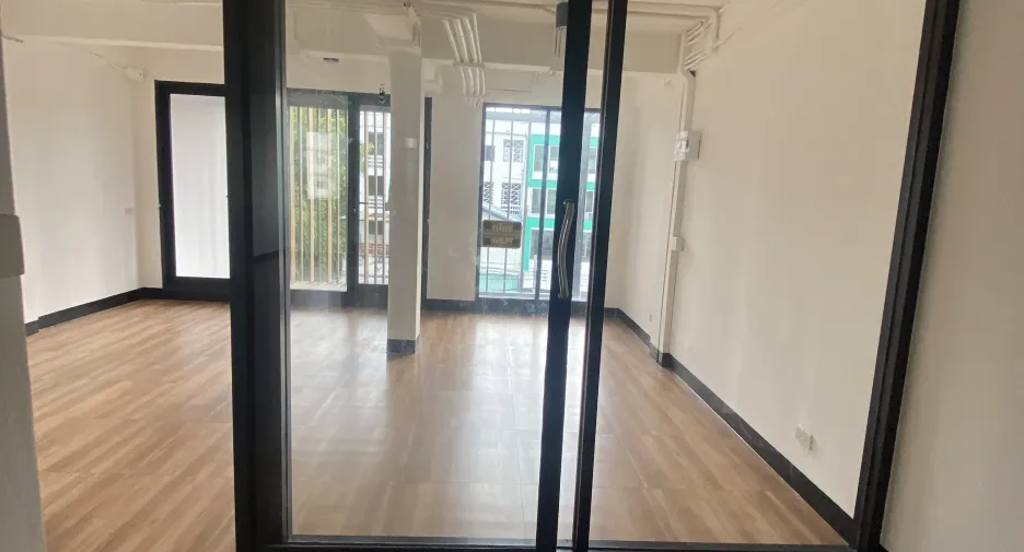 For rent 6 bedrooms retail Space in Phra Khanong, Bangkok