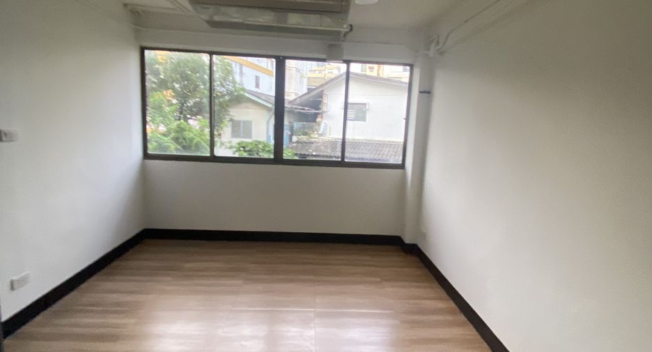 For rent 6 bedrooms retail Space in Phra Khanong, Bangkok