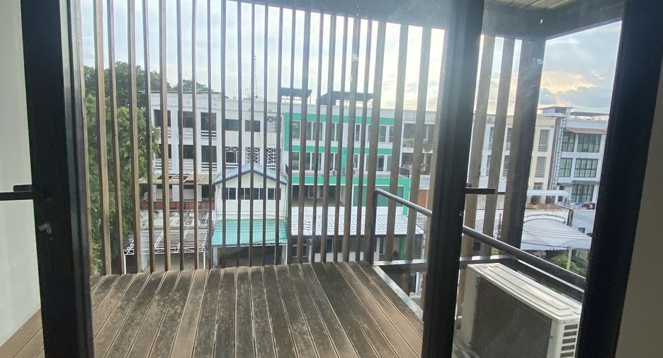 For rent 6 bedrooms retail Space in Phra Khanong, Bangkok