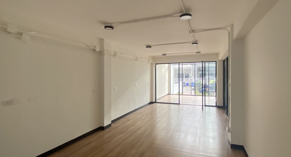 For rent 6 bedrooms retail Space in Phra Khanong, Bangkok