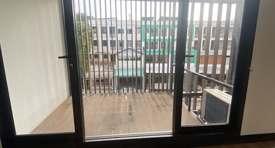 For rent 6 bedrooms retail Space in Phra Khanong, Bangkok