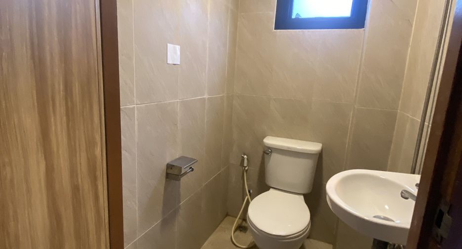 For rent 6 bedrooms retail Space in Phra Khanong, Bangkok
