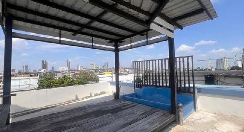 For rent 3 bedrooms retail Space in Rat Burana, Bangkok