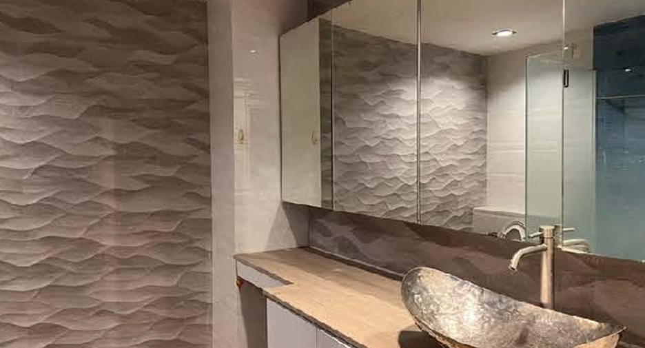 For rent 3 bedrooms retail Space in Rat Burana, Bangkok