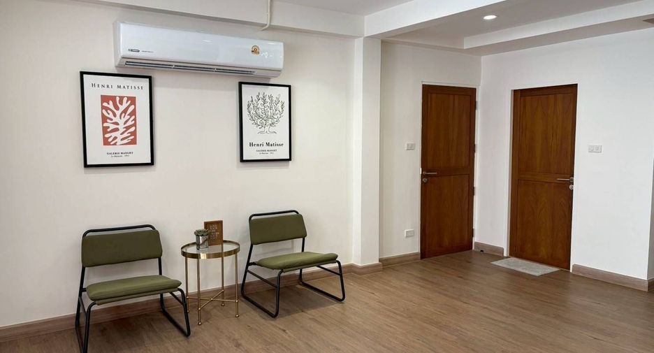 For rent 3 bedrooms townhouse in Watthana, Bangkok