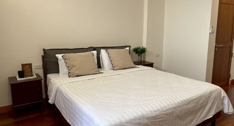 For rent 3 bedrooms townhouse in Watthana, Bangkok