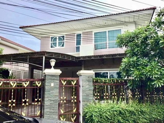 À louer 4 chambres maison à Bang Khen, Bangkok