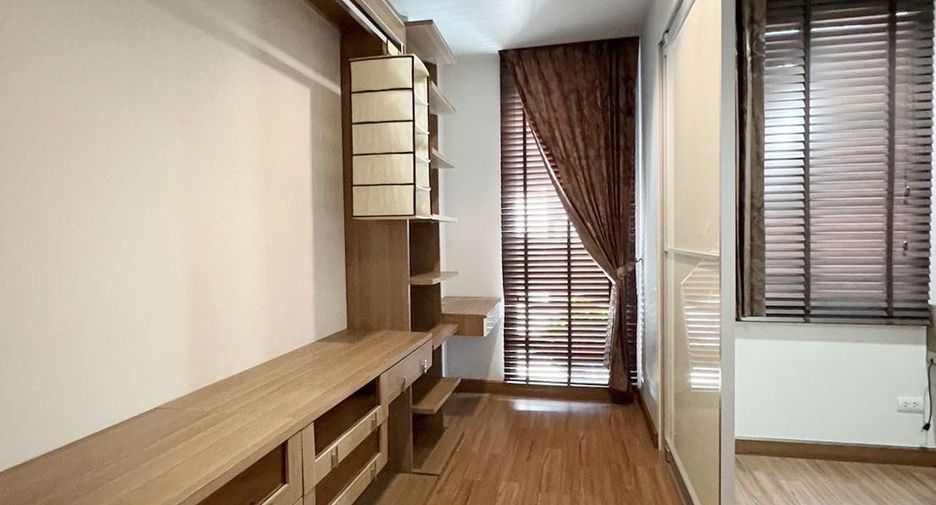 For sale 4 bedrooms house in Don Mueang, Bangkok
