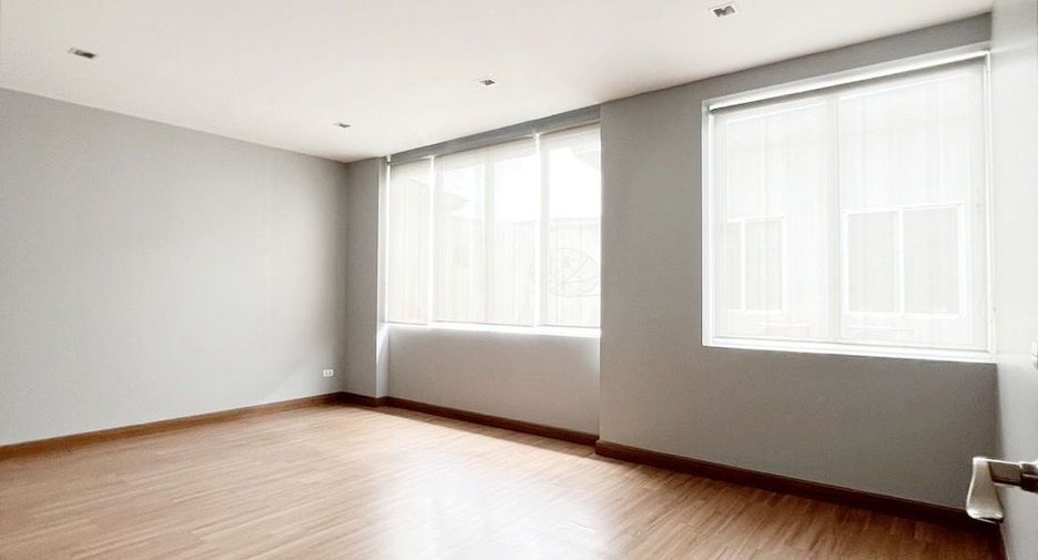 For sale 4 bedrooms house in Don Mueang, Bangkok