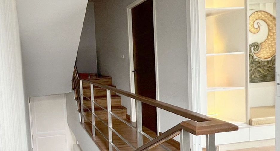 For sale 4 bedrooms house in Don Mueang, Bangkok