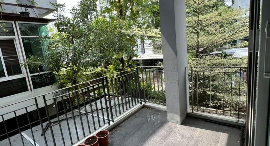For sale 4 bedrooms house in Don Mueang, Bangkok