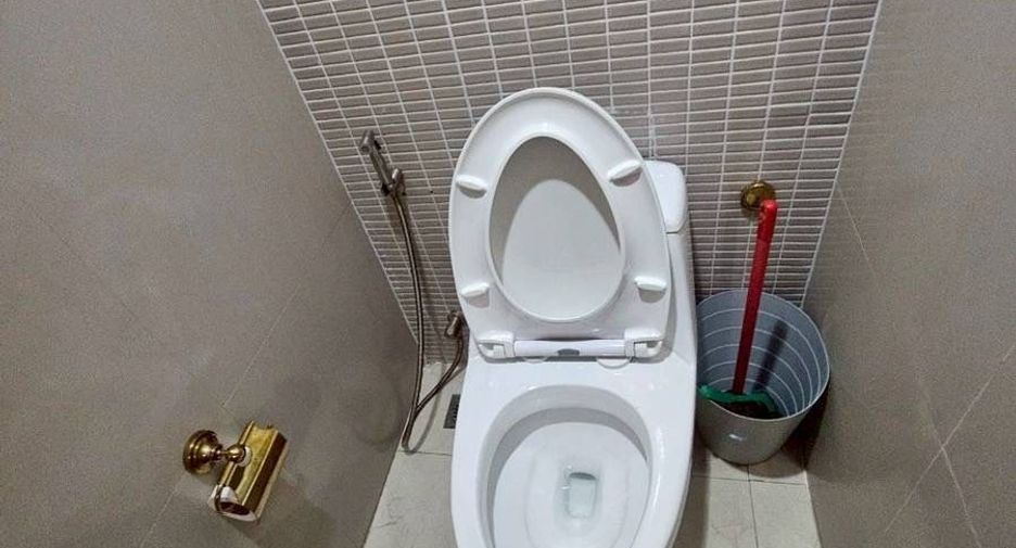 For rent studio condo in Khlong Toei, Bangkok