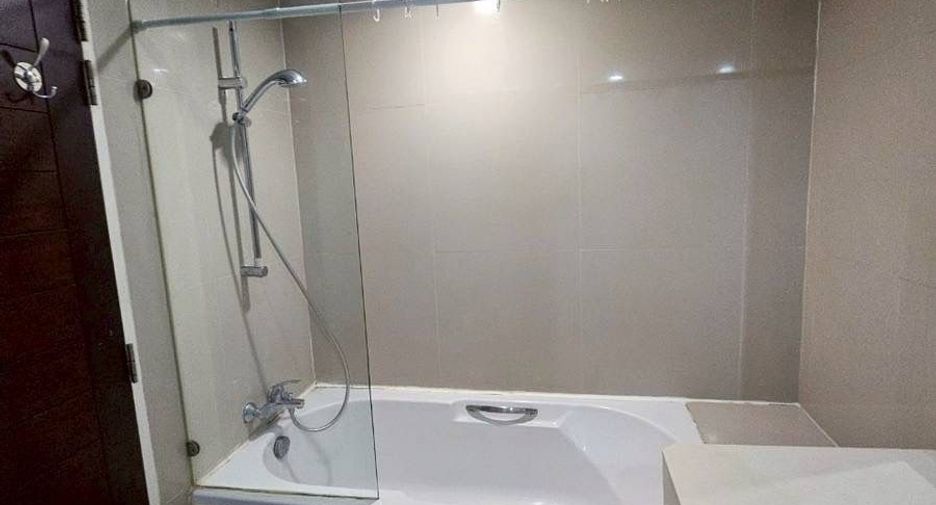 For rent studio condo in Khlong Toei, Bangkok