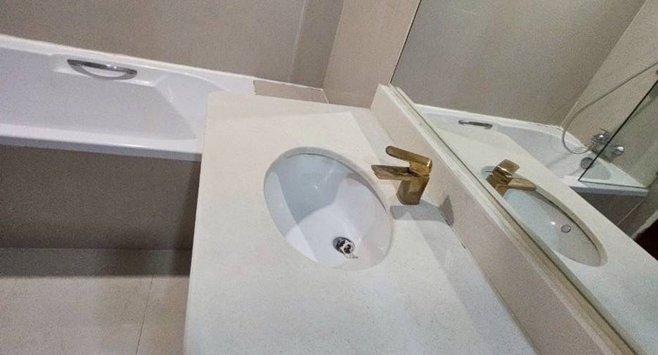 For rent studio condo in Khlong Toei, Bangkok