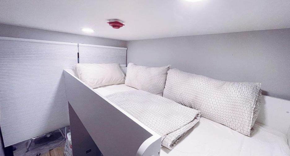 For rent 2 bedrooms condo in Mueang Samut Prakan, Samut Prakan
